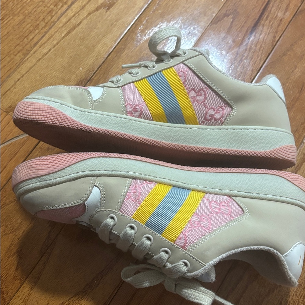 Gucci Cream & Pink GG Low-Top Sneakers - Picture 4 of 5